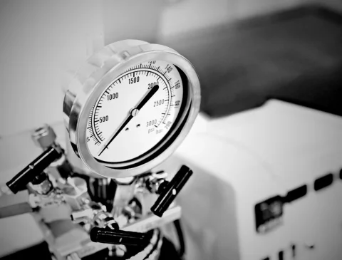 High pressure autoclave reactors